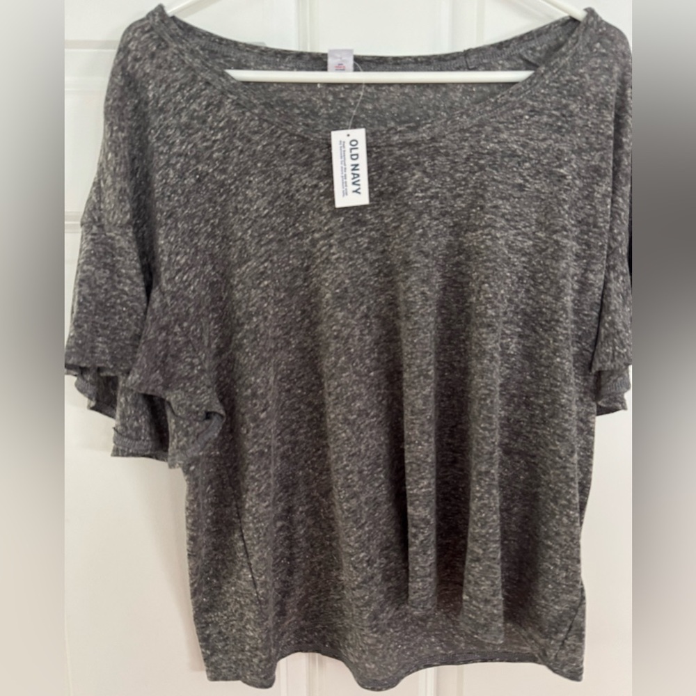 Old Navy top size M new with tags.